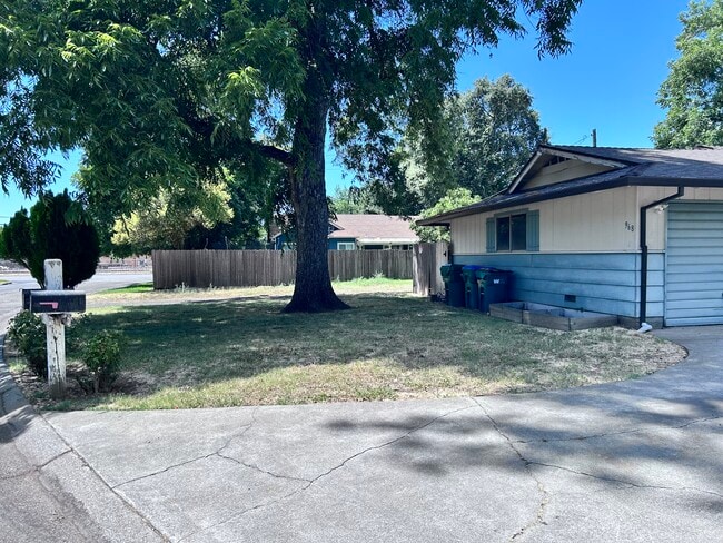 968 Cyndi Cir in Chico, CA - Building Photo - Building Photo