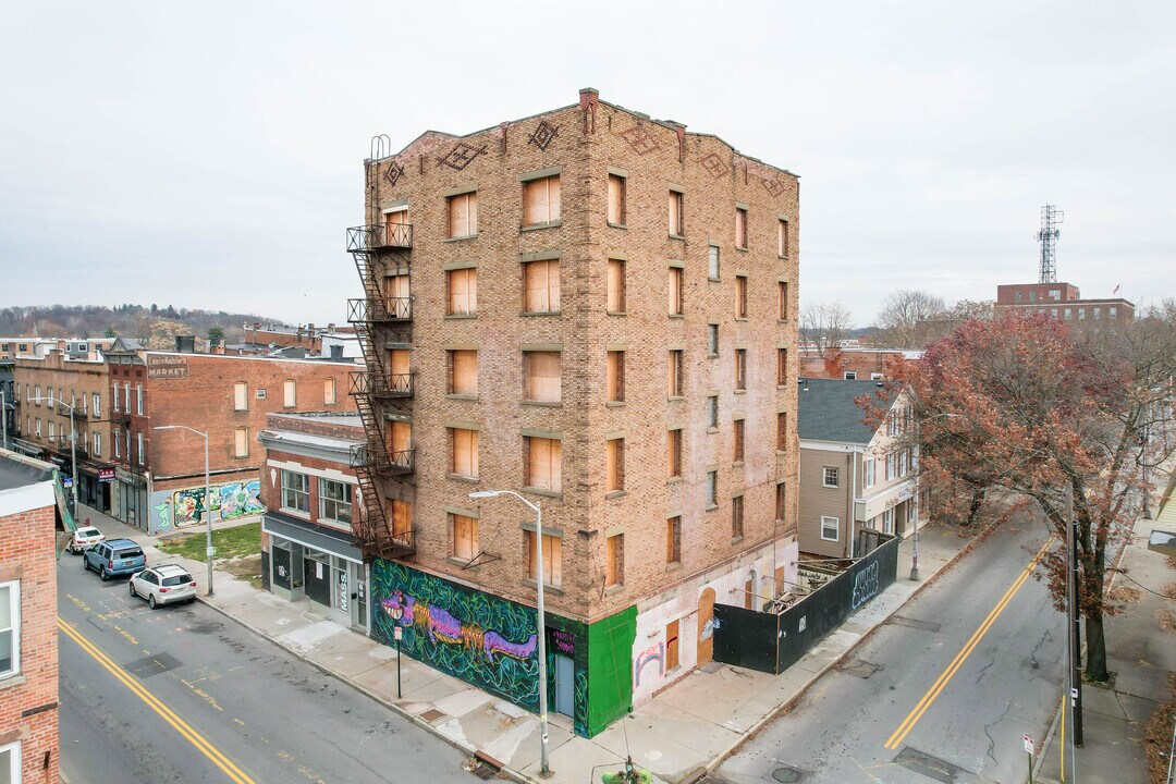 19-23 Academy St in Poughkeepsie, NY - Building Photo