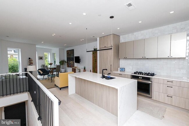 1321 Monroe St NW in Washington, DC - Building Photo - Building Photo