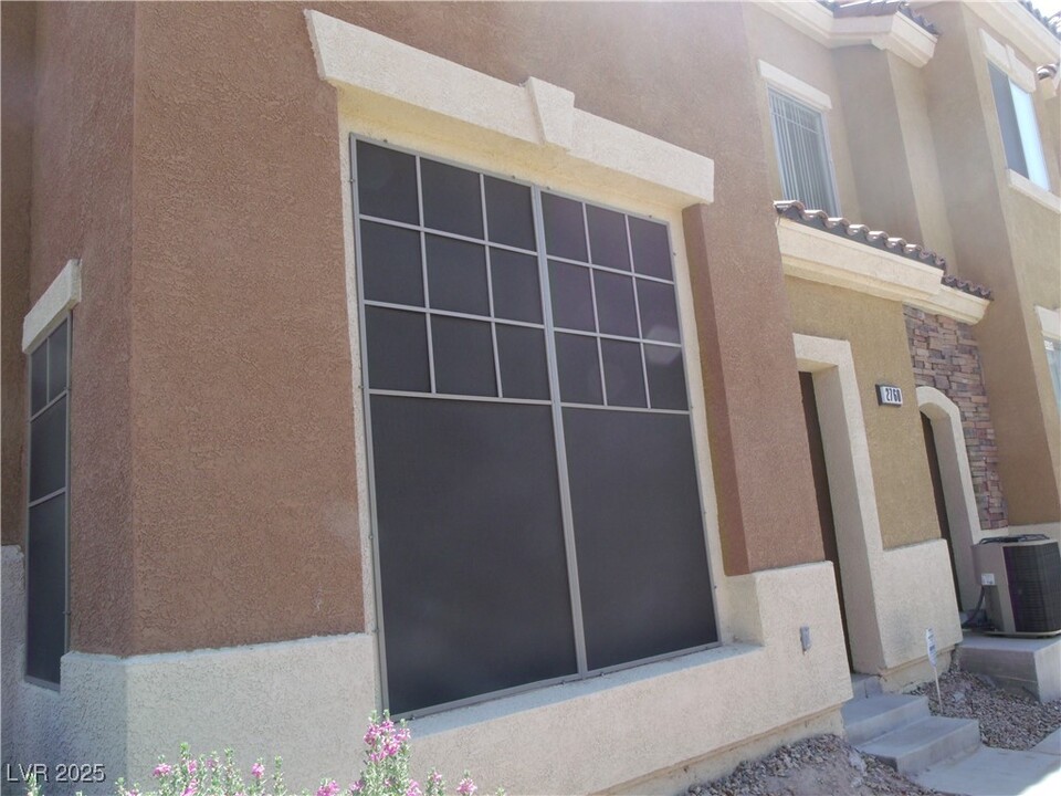 2760 Red Vista Ct in Henderson, NV - Building Photo