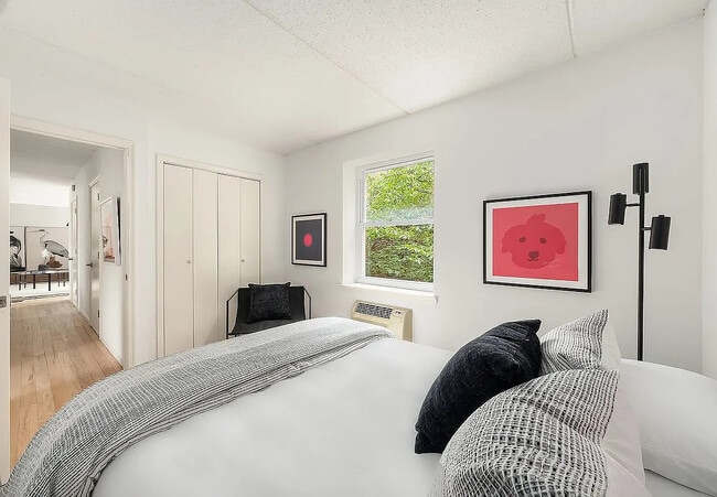 6 Renaissance Ct in Brooklyn, NY - Building Photo - Building Photo