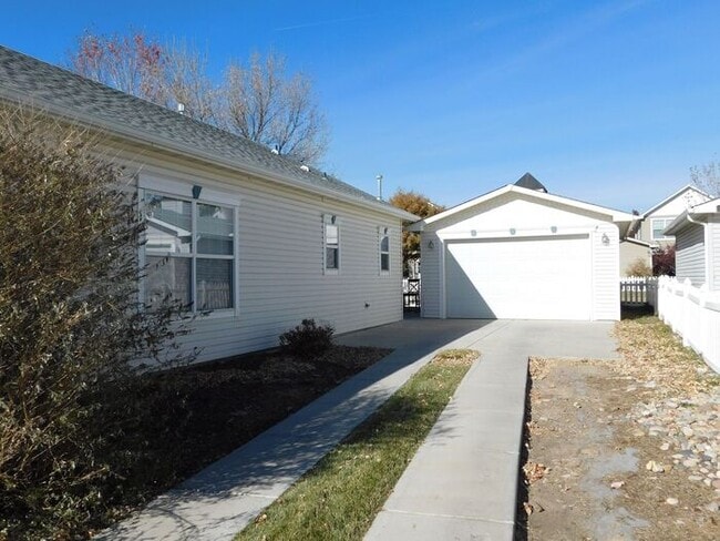 1229 Windsor Park Dr in Fruita, CO - Foto de edificio - Building Photo