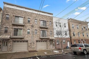 41 Wright Ave in Jersey City, NJ - Building Photo