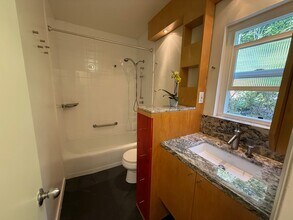 631 Pier Ave, Unit 4 in Santa Monica, CA - Building Photo - Building Photo
