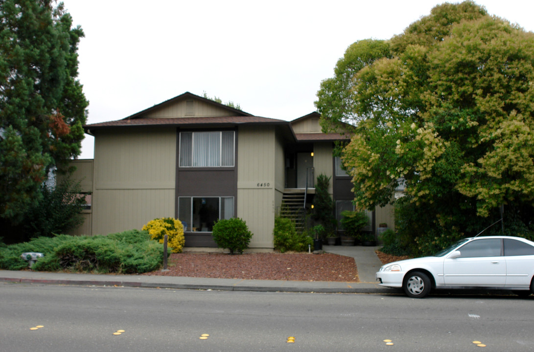 6450 Country Club Dr in Rohnert Park, CA - Foto de edificio