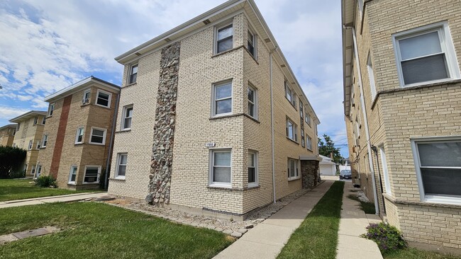 property at 7352 N Harlem Ave