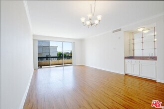 447 La Fayette Park Pl in Los Angeles, CA - Building Photo - Building Photo