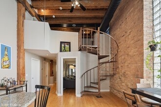 11 N Green St in Chicago, IL - Building Photo - Building Photo