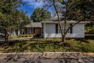 412 Hawkshead Way in Franklin Township, NJ - Building Photo - Building Photo