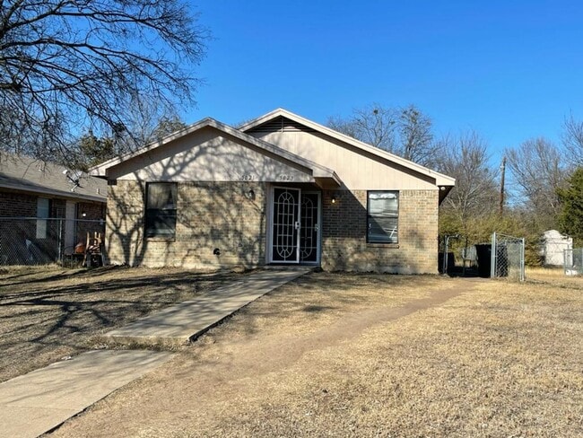 property at 5021-5023 Vinson St