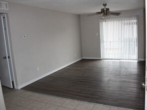 Amberwood Apartments in Fort Worth, TX - Building Photo - Building Photo