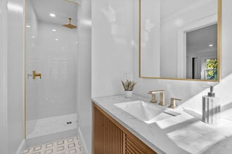 341 Millwood Rd in Chappaqua, NY - Foto de edificio - Building Photo