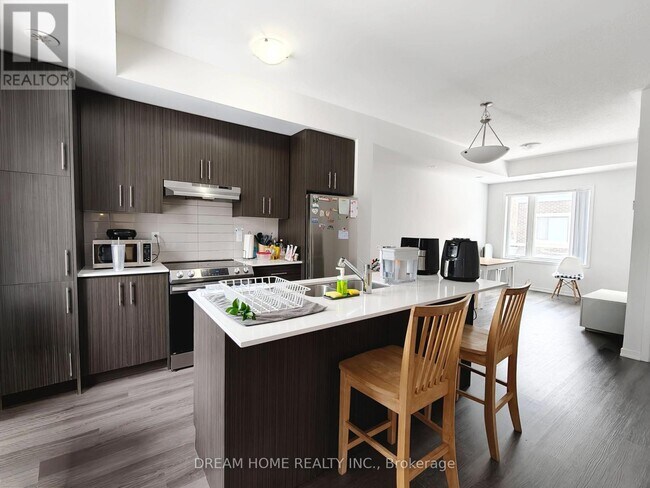 10 William Jackson Wy in Toronto, ON - Building Photo - Building Photo