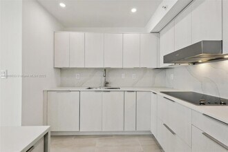 9 Island Ave, Unit 1209 in Miami Beach, FL - Building Photo - Building Photo