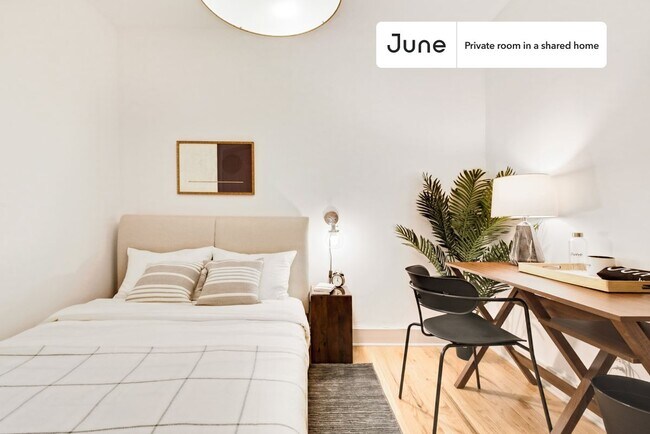 Private bedroom in 4 bed/1 bath Home in New York, NY - Building Photo - Building Photo