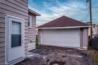 10501 Park Heights Ave in Garfield Heights, OH - Building Photo - Building Photo