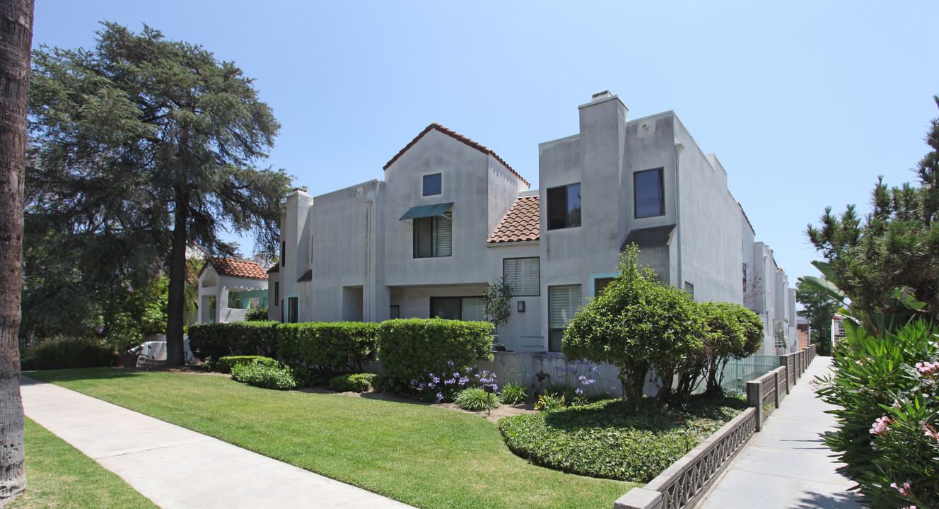 Residential Condominium in Glendale, CA - Building Photo