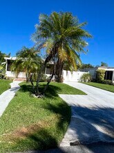 8145 SE Wren Ave in Hobe Sound, FL - Building Photo - Building Photo
