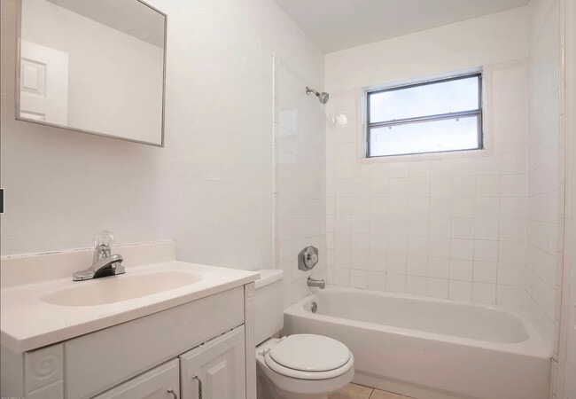 2678 Ernest Street, Unit 3 in Jacksonville, FL - Foto de edificio - Building Photo