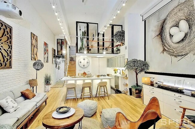 130 Barrow St in New York, NY - Building Photo - Building Photo