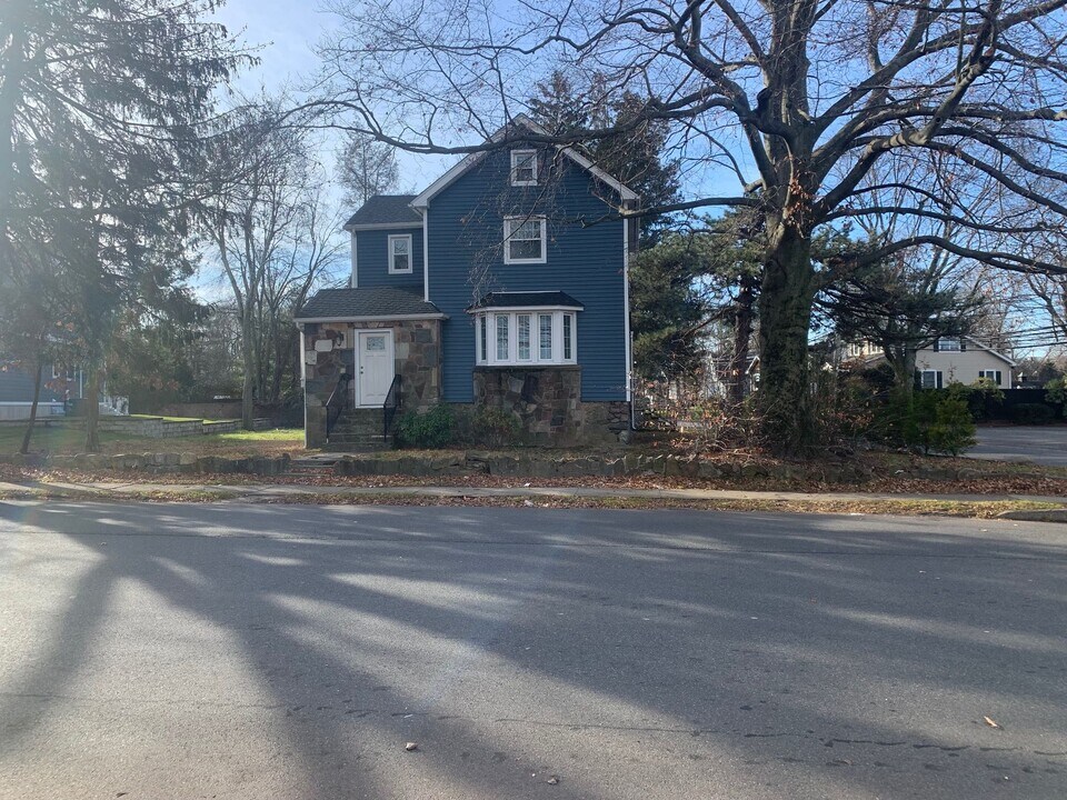 56 Madison Ave in Cresskill, NJ - Building Photo