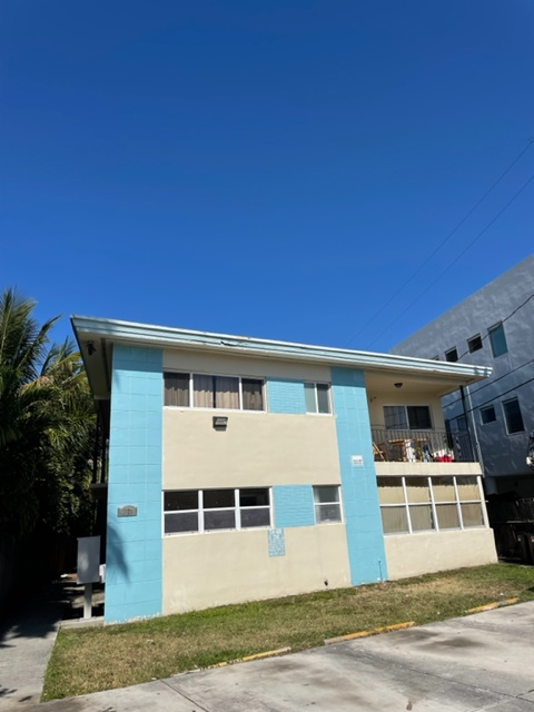 2121 Biarritz Dr in Miami Beach, FL - Building Photo