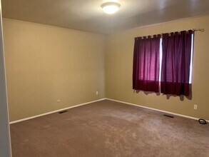11848 S Hidden Valley Dr in Sandy, UT - Building Photo - Building Photo