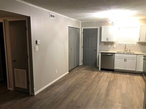 100 Ravenwood Dr in Jacksonville, NC - Building Photo - Building Photo