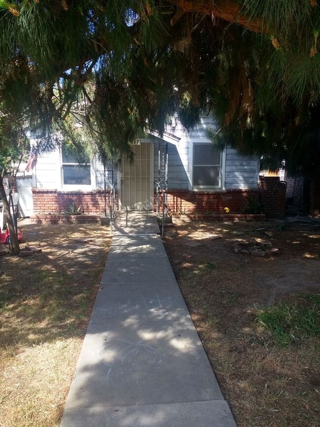 117 Follett St in Lemoore, CA - Building Photo - Building Photo