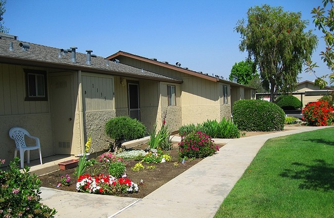 Lindsay Senior Villa in Lindsay, CA - Foto de edificio - Building Photo