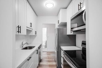 345 Lonsdale in Toronto, ON - Building Photo - Building Photo