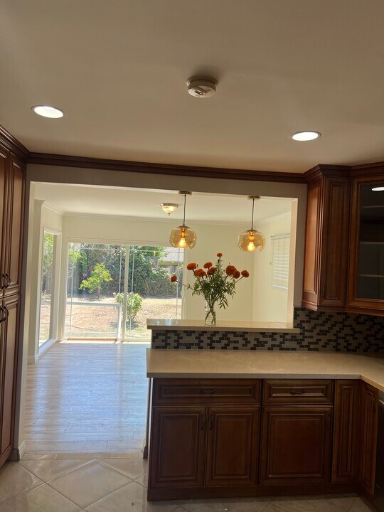 18612 Community St in Northridge, CA - Building Photo