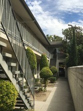 406 Piedmont Ave in Glendale, CA - Foto de edificio - Building Photo