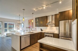 1760 NW 56th St in Seattle, WA - Building Photo - Building Photo
