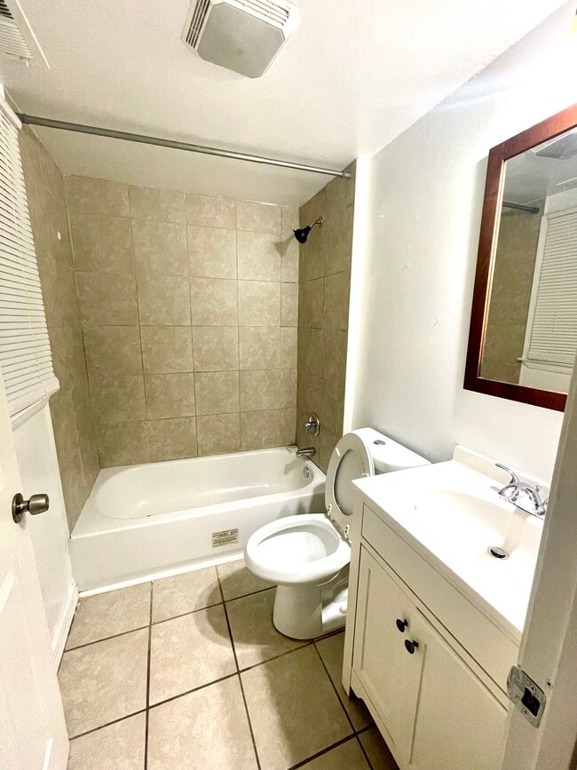 1317 18th St in Chesapeake, VA - Foto de edificio - Building Photo