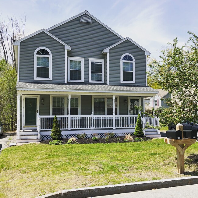 35 Carriage Ln, Unit 35B in Portland, ME - Foto de edificio - Building Photo
