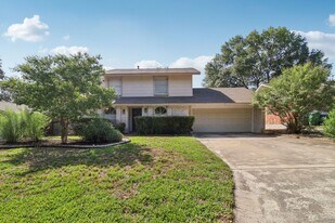 1710 Searcy Dr in San Antonio, TX - Building Photo
