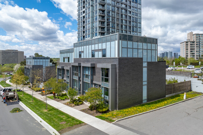 18A Graydon Hall Dr in Toronto, ON - Building Photo - Building Photo