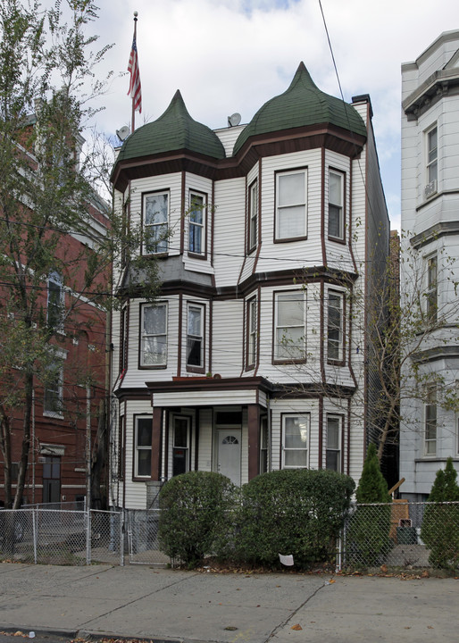 116 Duncan Ave in Jersey City, NJ - Building Photo