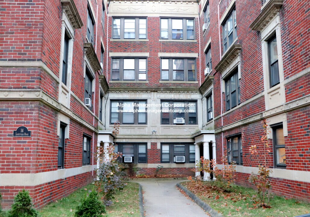 14 Lakeville Rd in Boston, MA - Foto de edificio