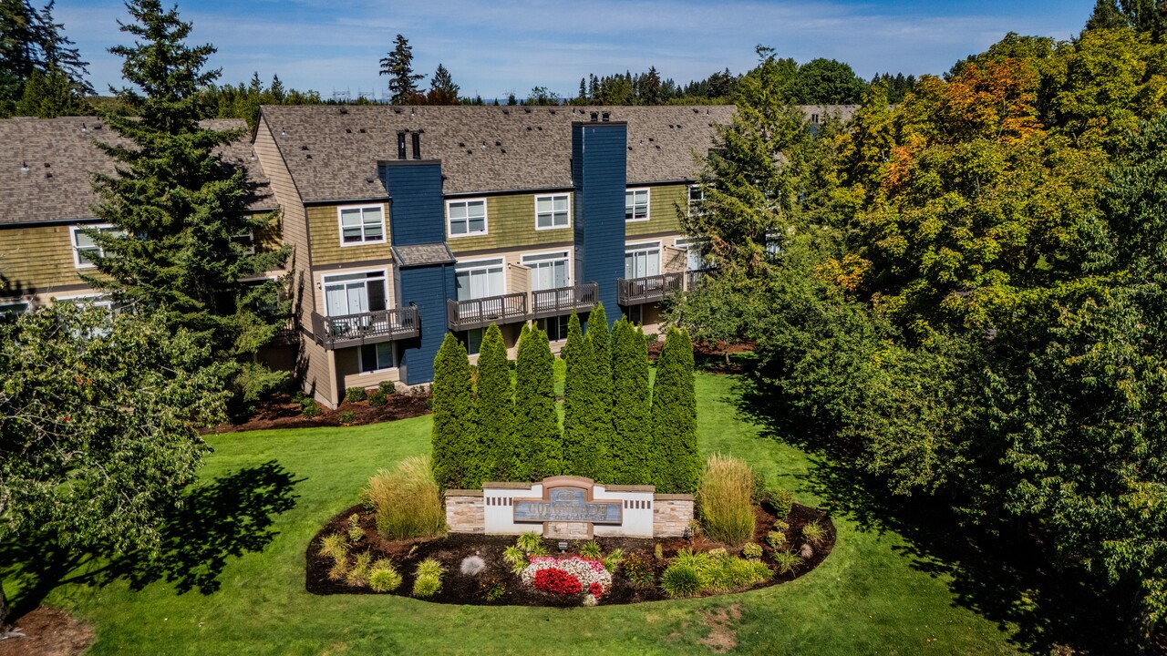 The Colonnade Luxury Townhome Apartments in Hillsboro, OR - Building Photo