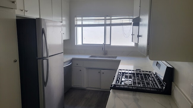 7822 W Manchester Ave in Los Angeles, CA - Building Photo - Building Photo
