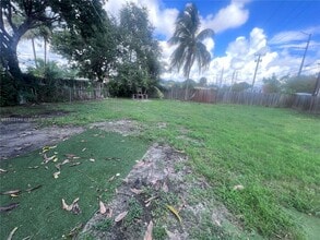 1385 NE 129th St in North Miami, FL - Building Photo - Building Photo