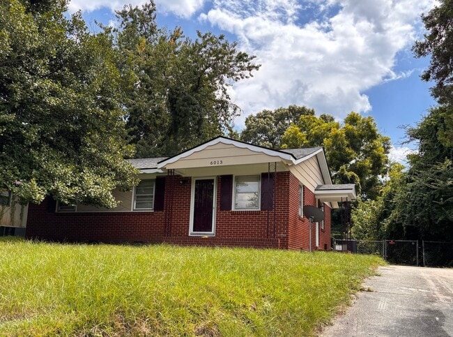 6013 Dahlgren Ave in Fayetteville, NC - Building Photo - Building Photo