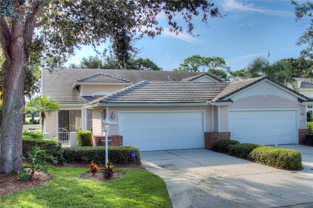 7947 Whitebridge Glen in University Park, FL - Building Photo