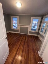 10 Fleming St in Waterbury, CT - Building Photo