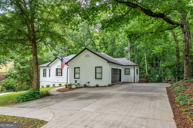 3924 Ashford Dunwoody Rd NE in Atlanta, GA - Building Photo - Building Photo