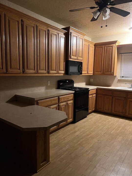 617-718 2nd St in Elgin, OK - Building Photo