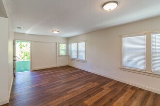 338 S Benton Way in Los Angeles, CA - Building Photo - Building Photo