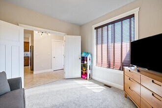 1824 S Honeysuckle St in Kennewick, WA - Building Photo - Building Photo